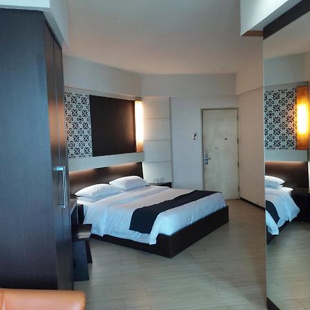 Hotel New Puri Garden Bandara Semarang Exteriör bild