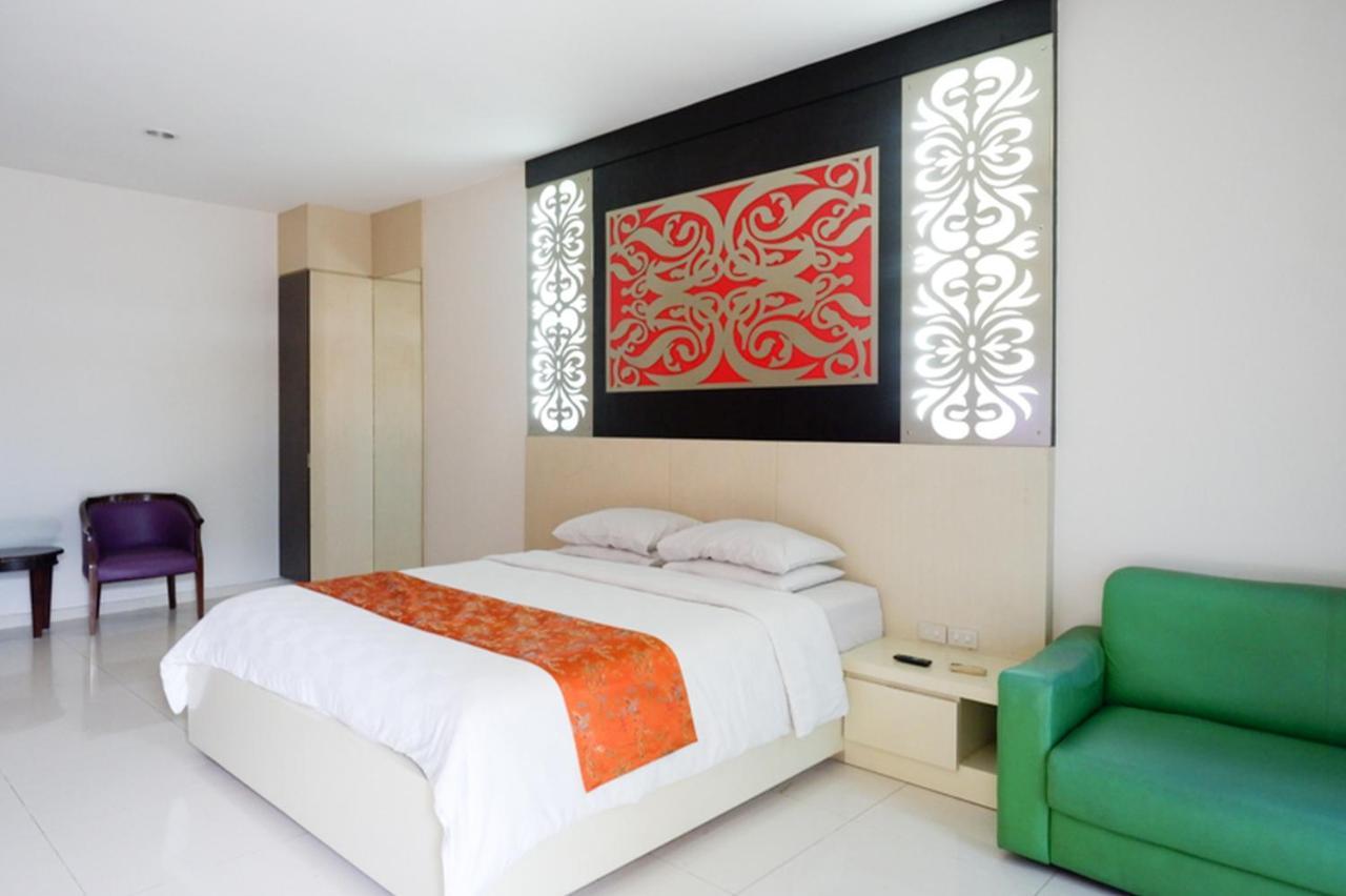 Hotel New Puri Garden Bandara Semarang Exteriör bild
