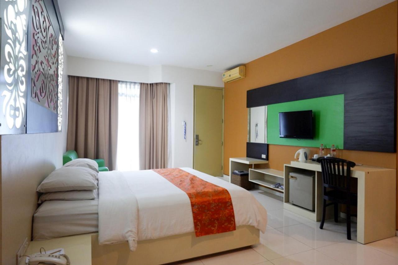 Hotel New Puri Garden Bandara Semarang Exteriör bild