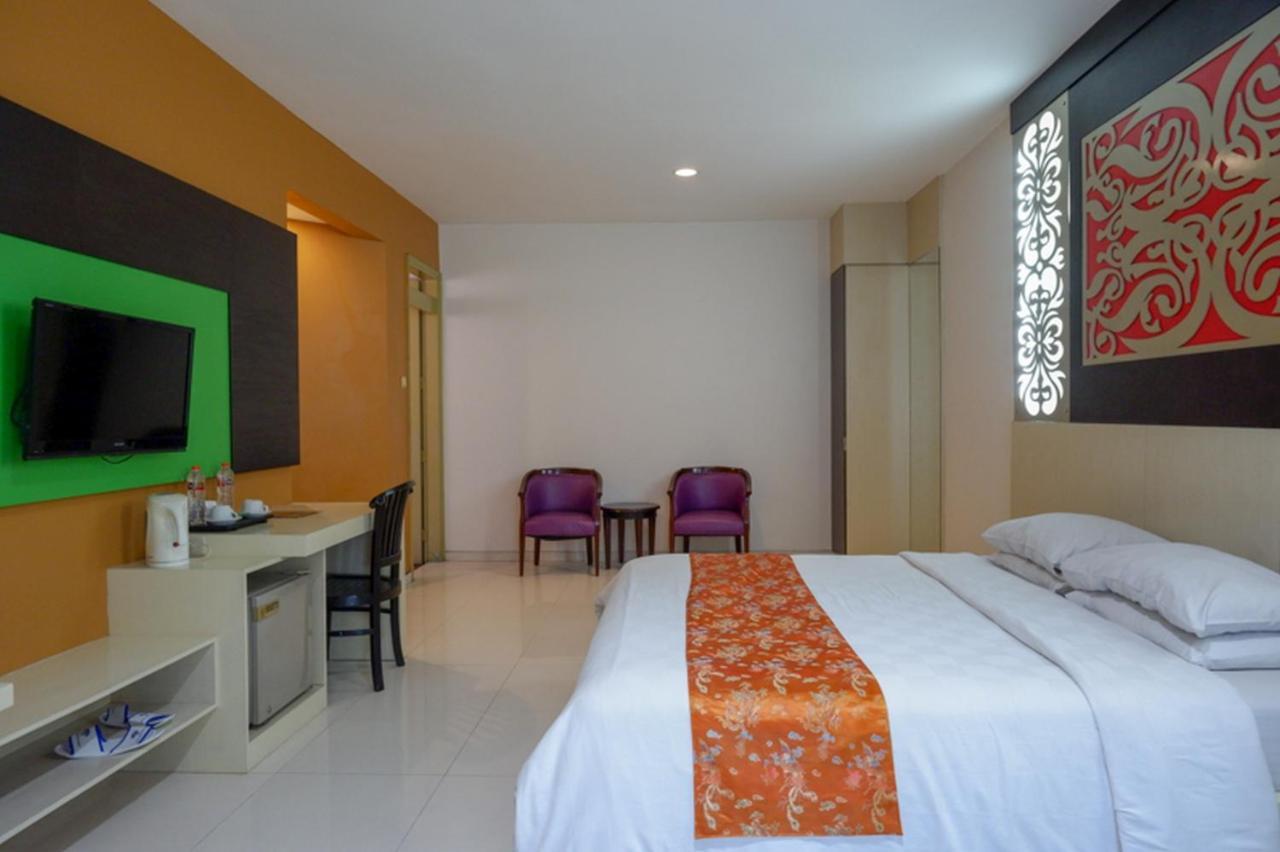Hotel New Puri Garden Bandara Semarang Exteriör bild