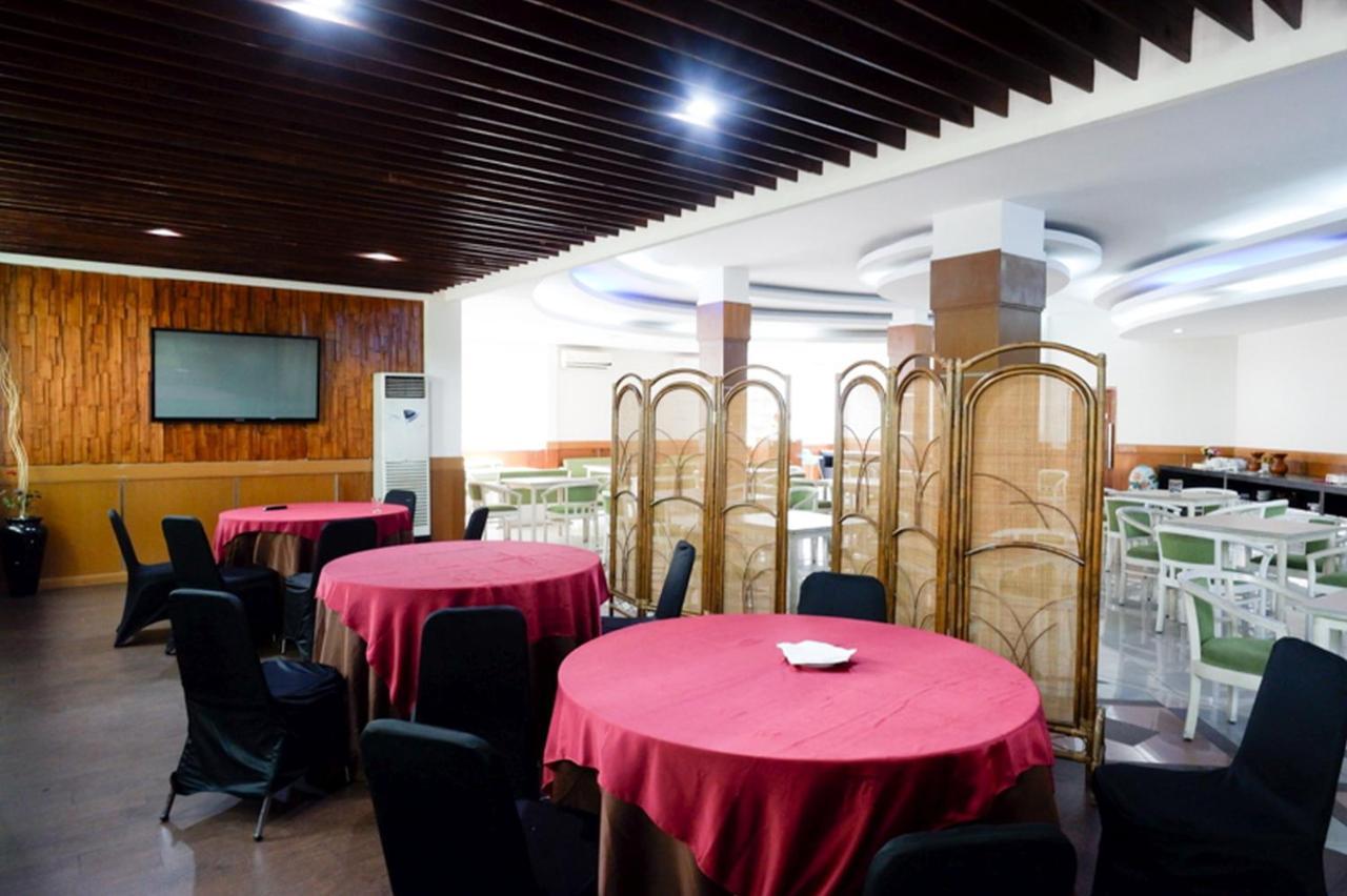 Hotel New Puri Garden Bandara Semarang Exteriör bild