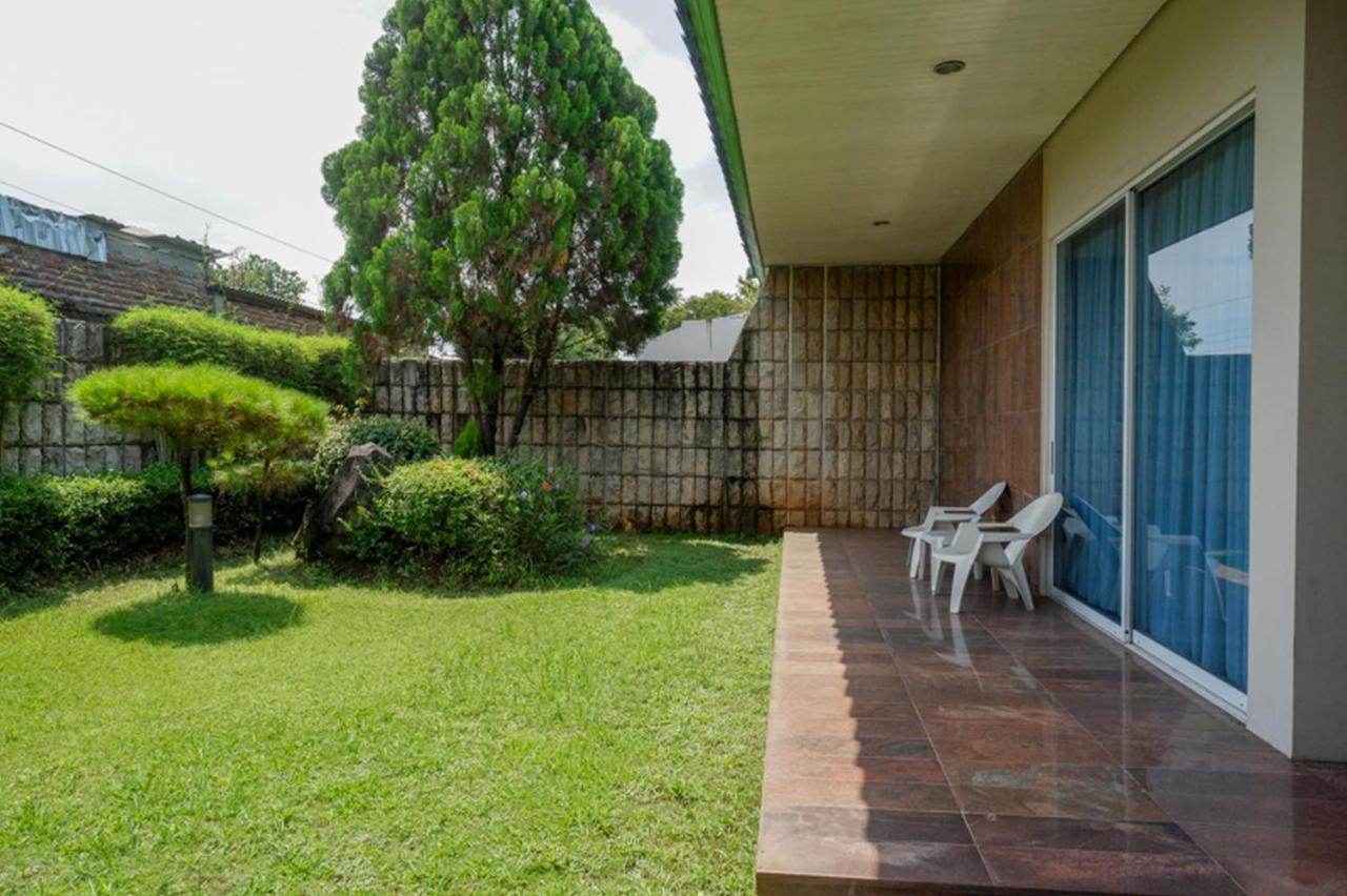Hotel New Puri Garden Bandara Semarang Exteriör bild