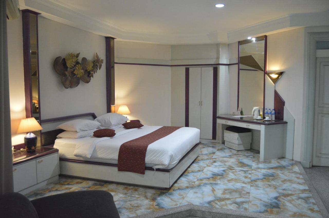 Hotel New Puri Garden Bandara Semarang Exteriör bild