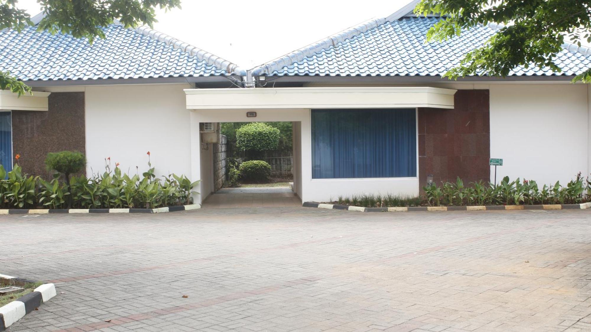 Hotel New Puri Garden Bandara Semarang Exteriör bild