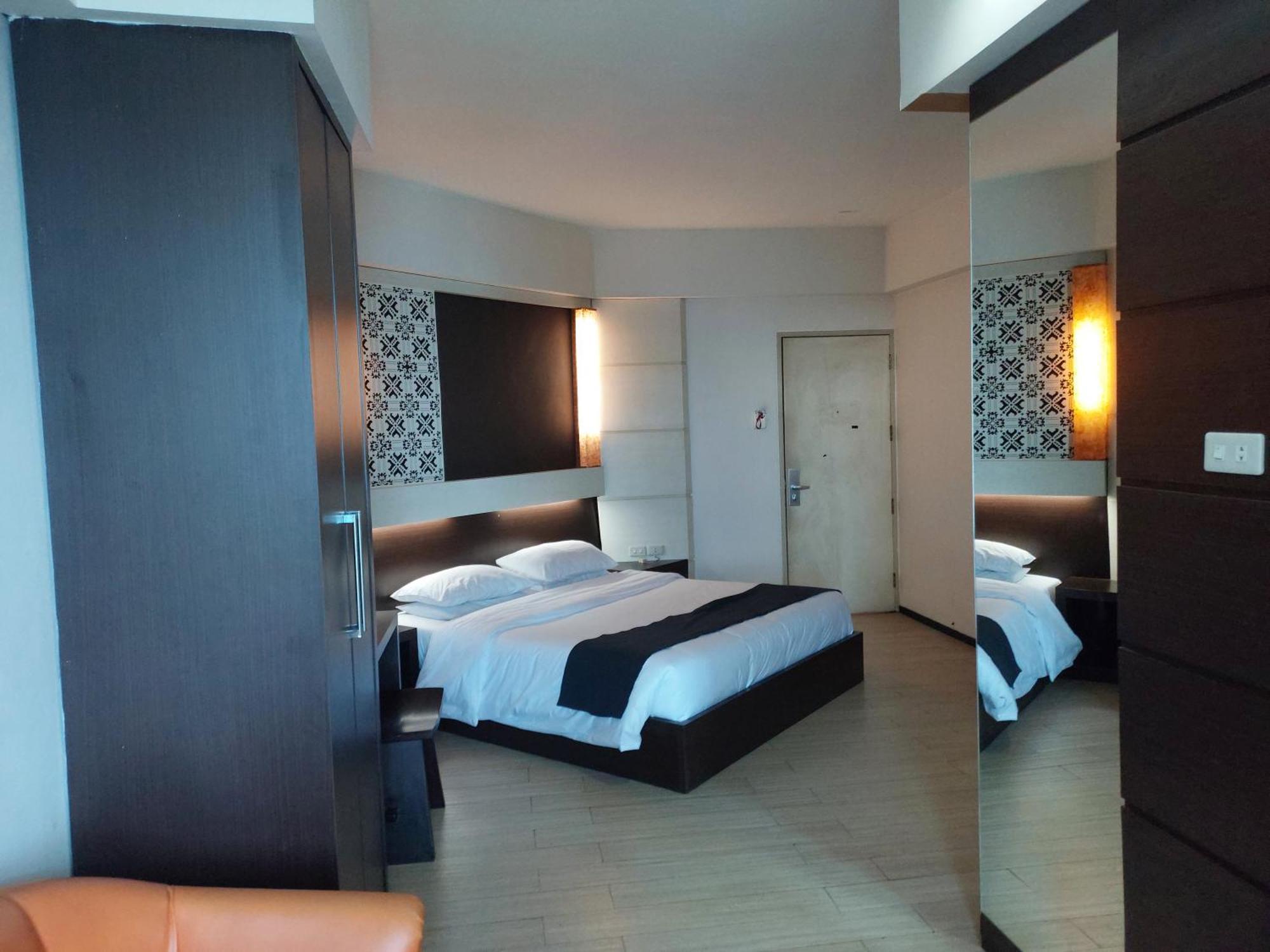 Hotel New Puri Garden Bandara Semarang Exteriör bild