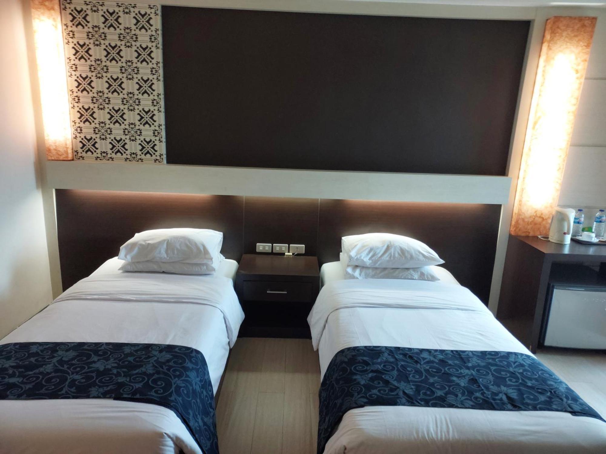 Hotel New Puri Garden Bandara Semarang Exteriör bild
