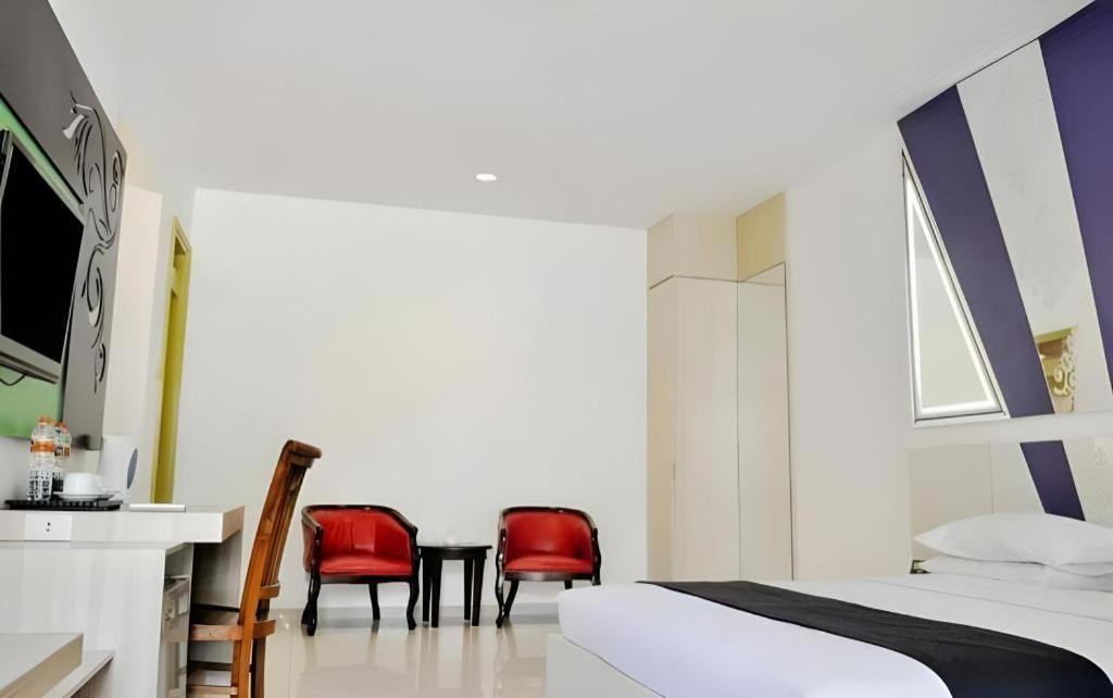 Hotel New Puri Garden Bandara Semarang Exteriör bild