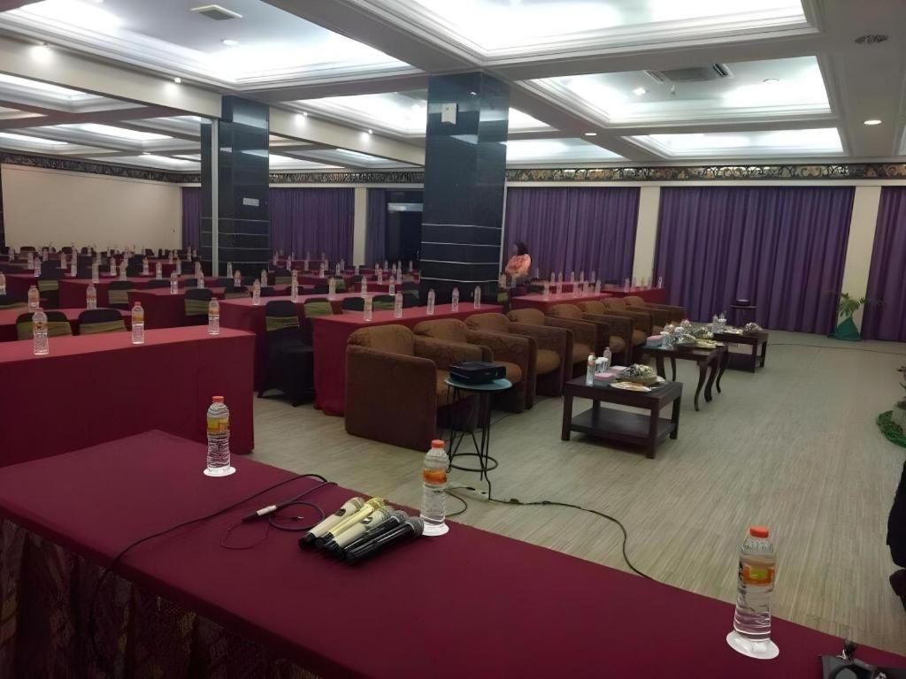 Hotel New Puri Garden Bandara Semarang Exteriör bild