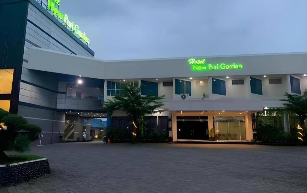 Hotel New Puri Garden Bandara Semarang Exteriör bild