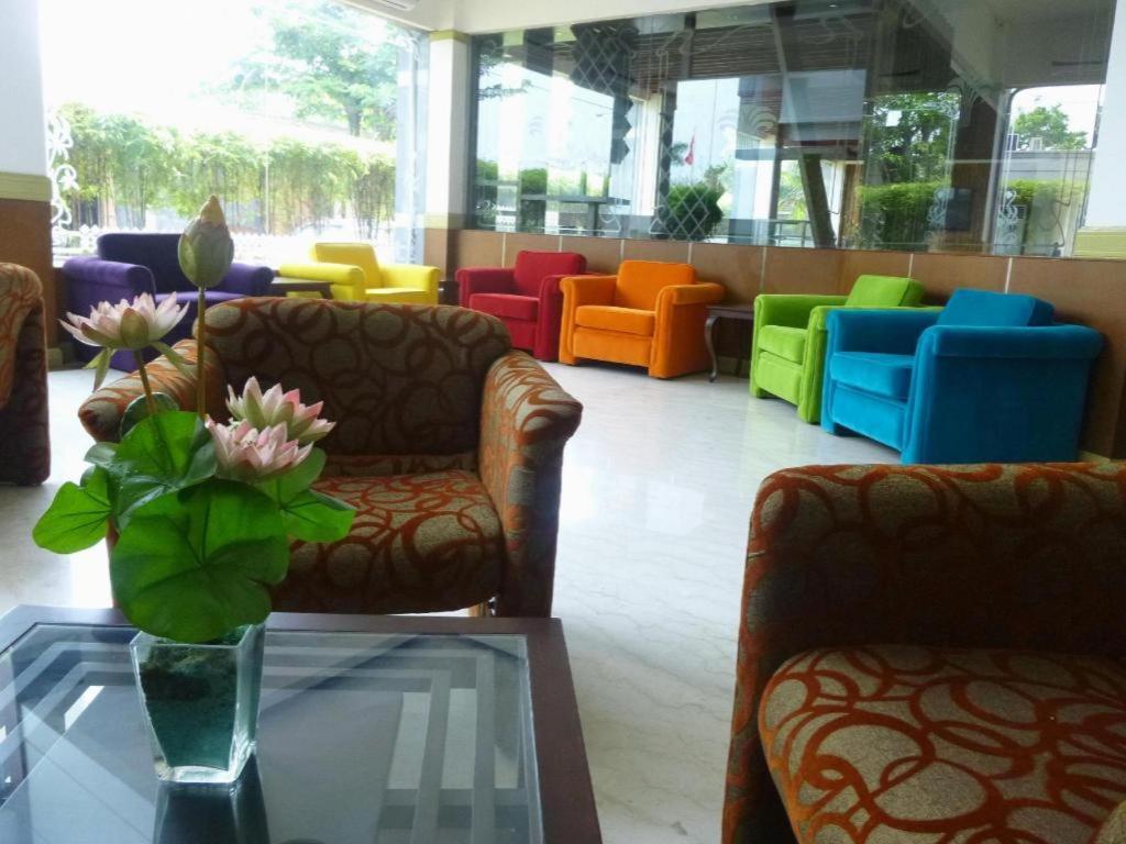 Hotel New Puri Garden Bandara Semarang Exteriör bild