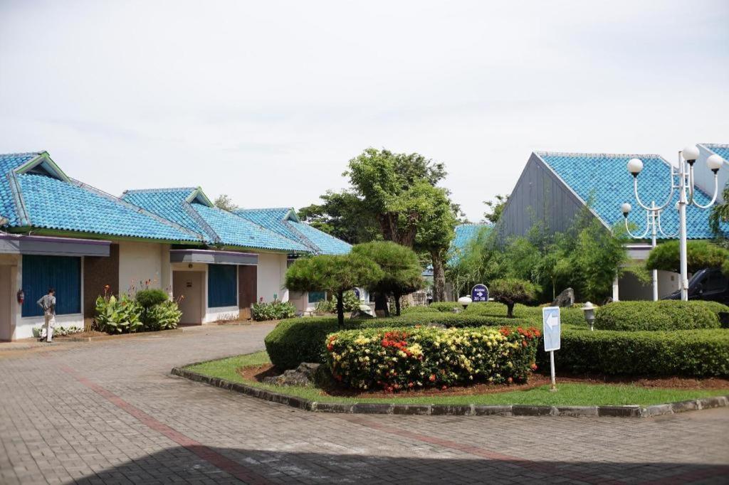 Hotel New Puri Garden Bandara Semarang Exteriör bild